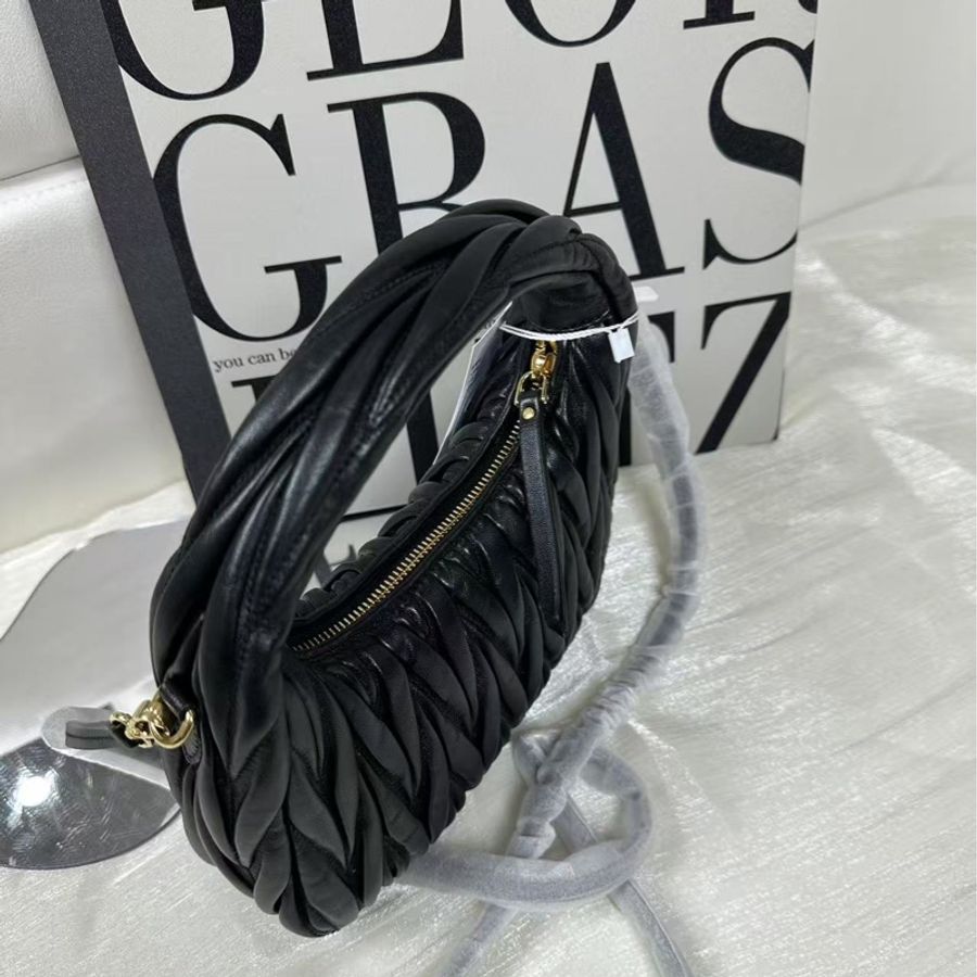 閒置新 Miumiu hobo 腋下包 小號 黑色-12
