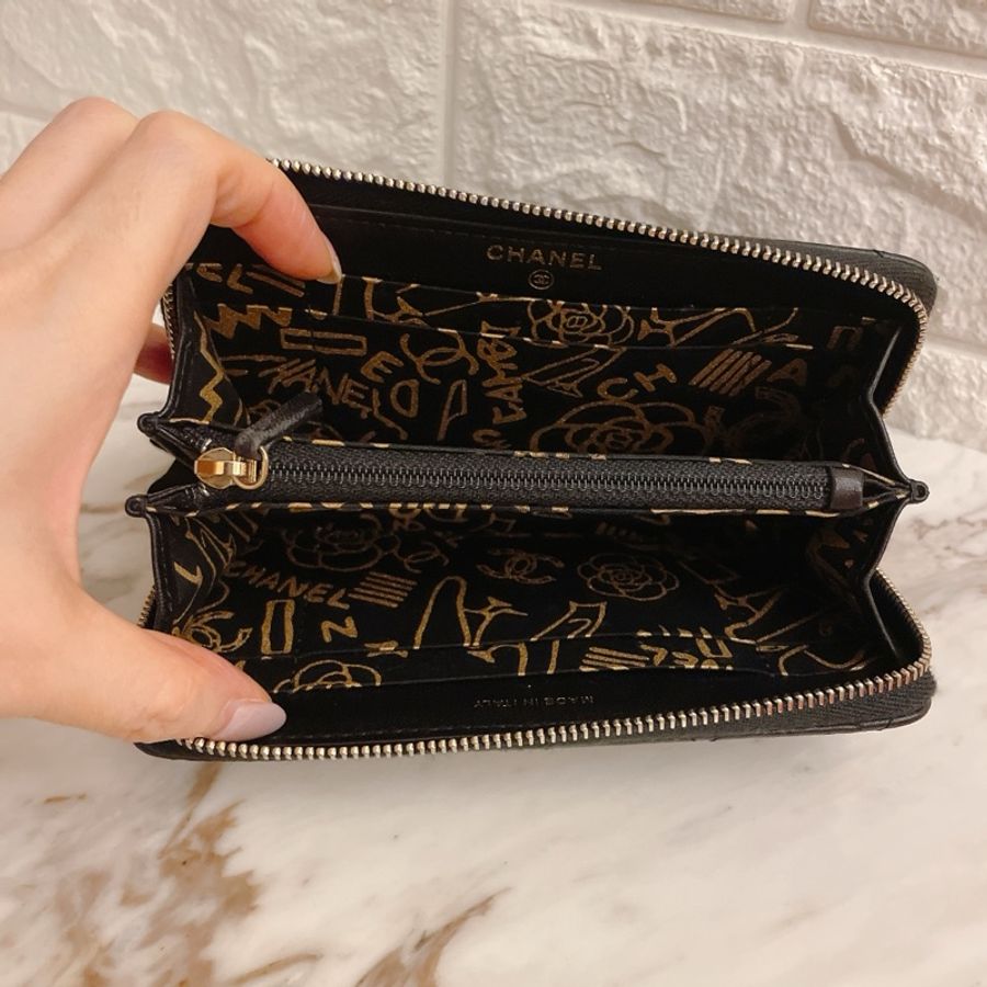 激甜爆印花款✨ Chanel 香奈兒必收經典菱格小羊皮金扣拉鍊中夾內裡燙金印花款式-6