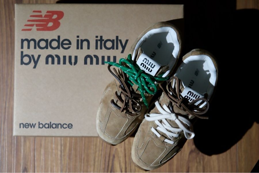 MIU MIU x New Balance 530 麂皮拼網眼運動鞋 亞麻色-5