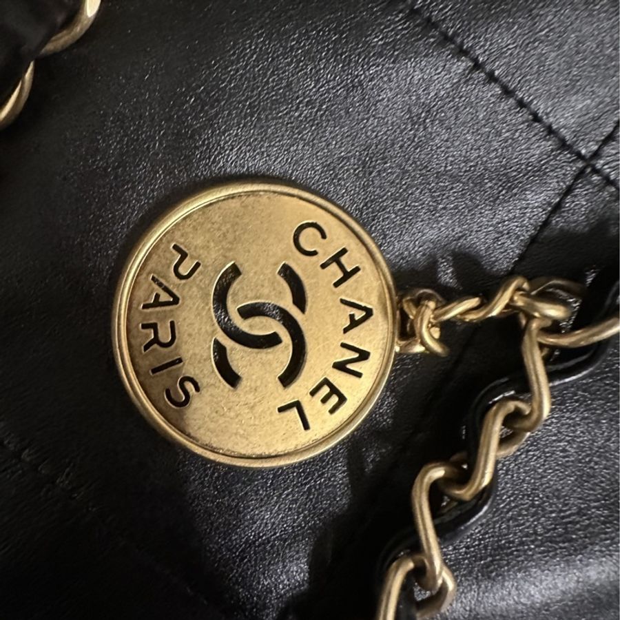 9.9新Chanel 22 bag 小號 亮面小牛皮/黑金/晶片款 香奈兒-23