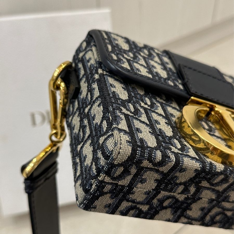 🈶購證 #專櫃12.5萬 #99新帶膜 Dior蒙田mini box #全網最低-23