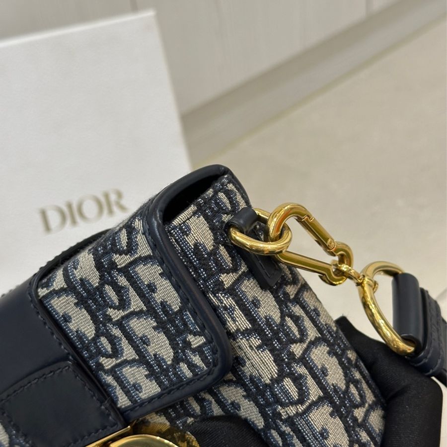 🈶購證 #專櫃12.5萬 #99新帶膜 Dior蒙田mini box #全網最低-39