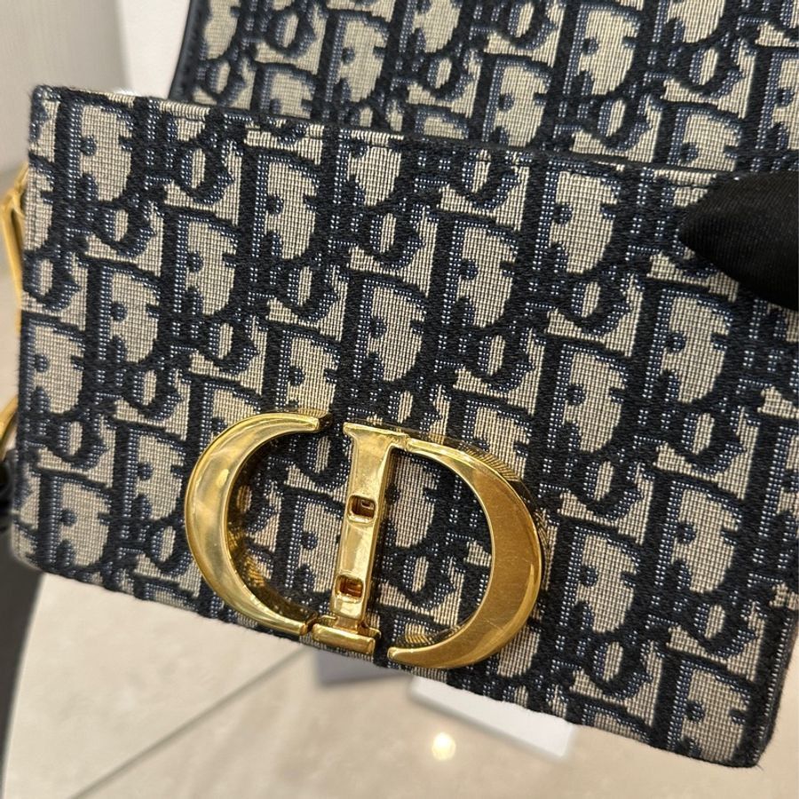 🈶購證 #專櫃12.5萬 #99新帶膜 Dior蒙田mini box #全網最低-45