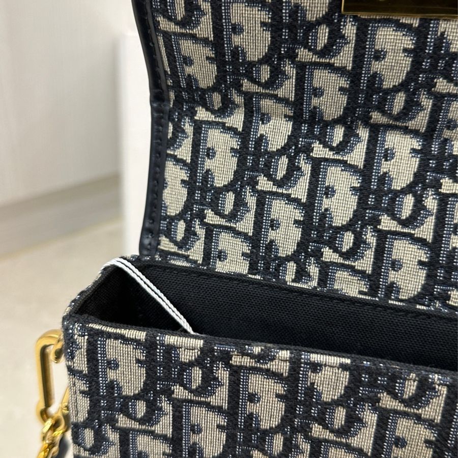 🈶購證 #專櫃12.5萬 #99新帶膜 Dior蒙田mini box #全網最低-48