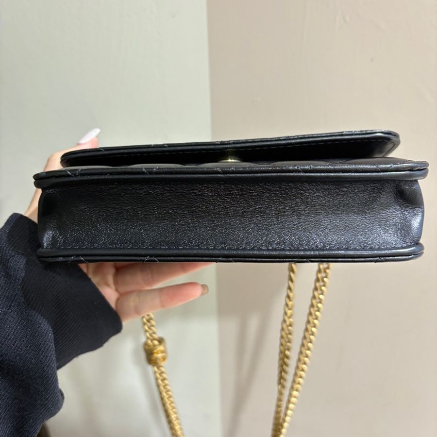 Chanel 黑羊皮金釦下蓋金柱調節釦mini 斜背包/AP3047-7