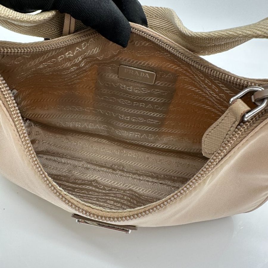 【夏日企劃】Prada Hobo 奶茶色 尼龍包 單肩包 溫柔百搭 超級輕-6