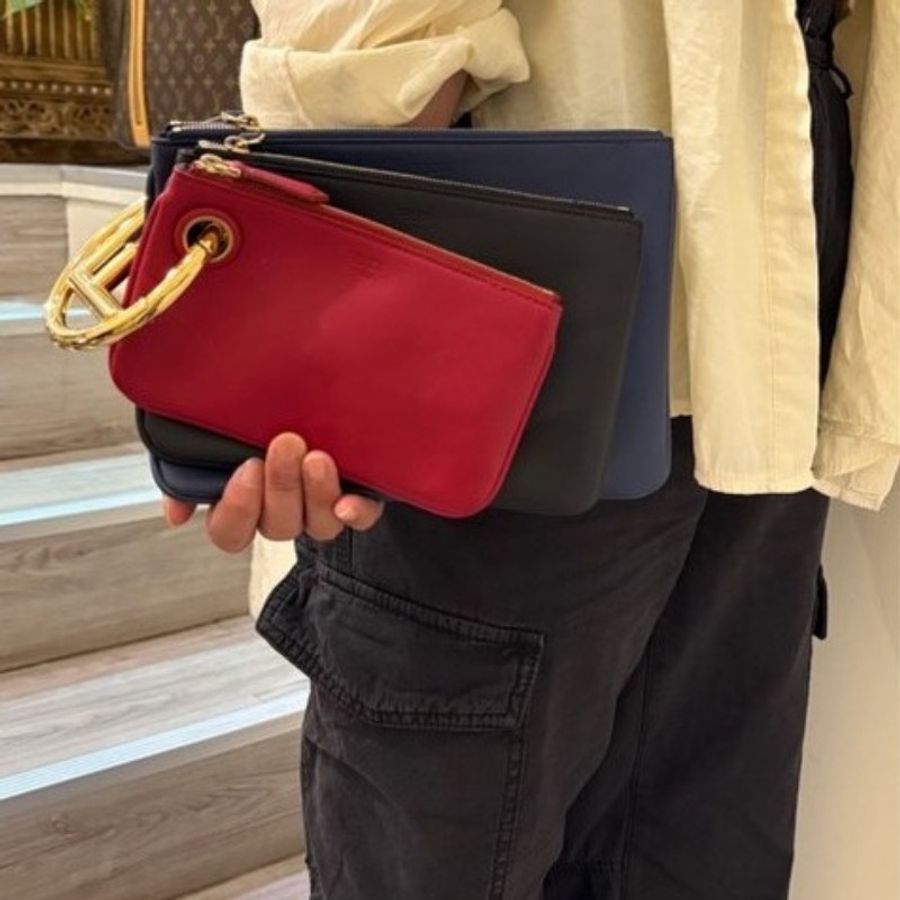 Fendi 三色皮革圓圈F手勾包 手拿包-4