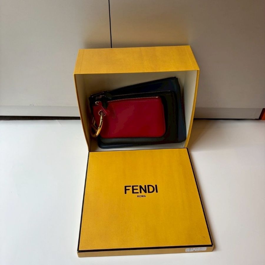 Fendi 三色皮革圓圈F手勾包 手拿包-5