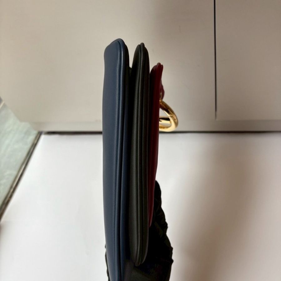 Fendi 三色皮革圓圈F手勾包 手拿包-9