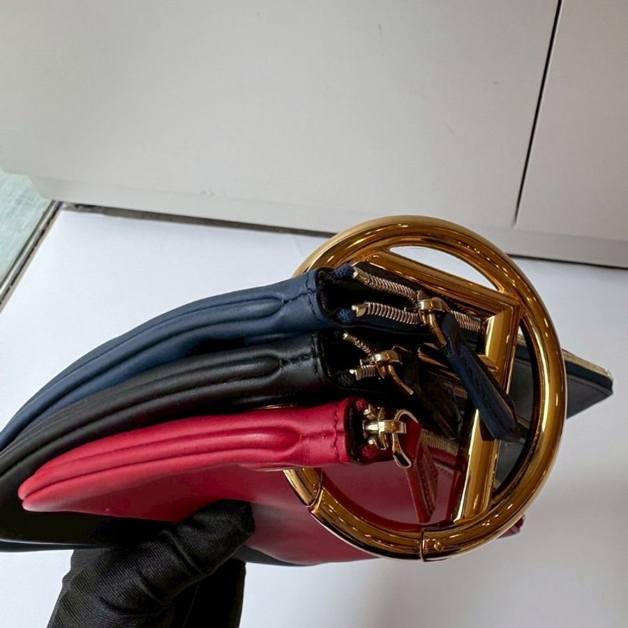 Fendi 三色皮革圓圈F手勾包 手拿包-10
