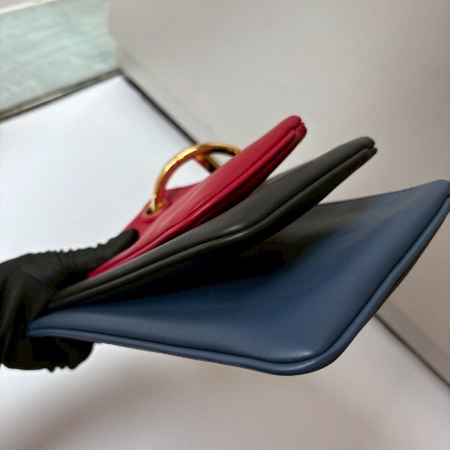 Fendi 三色皮革圓圈F手勾包 手拿包-11