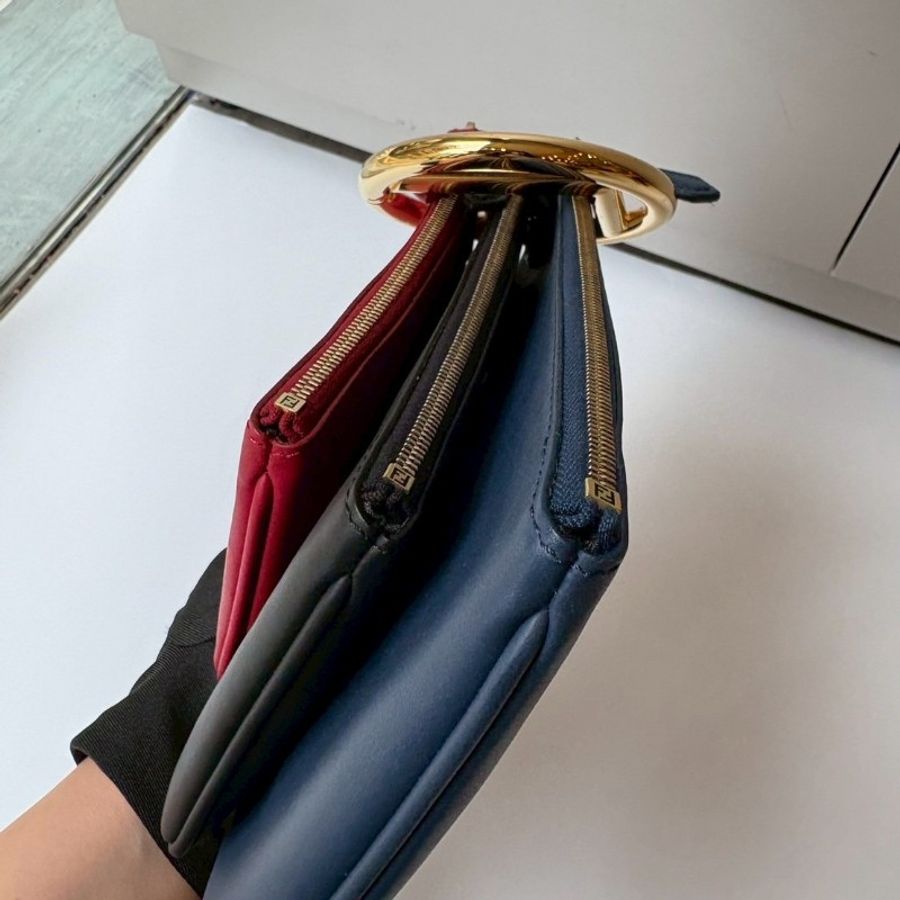 Fendi 三色皮革圓圈F手勾包 手拿包-15