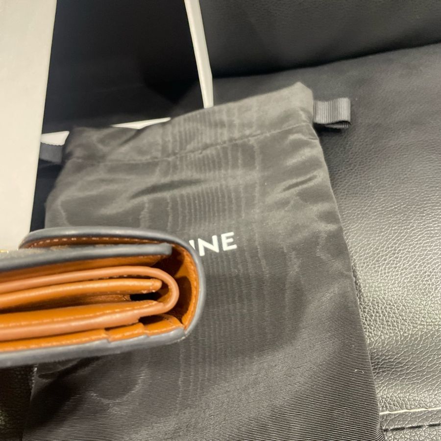 CELINE / TRIOMPHE標誌印花小號翻蓋錢包 /黃褐色-10