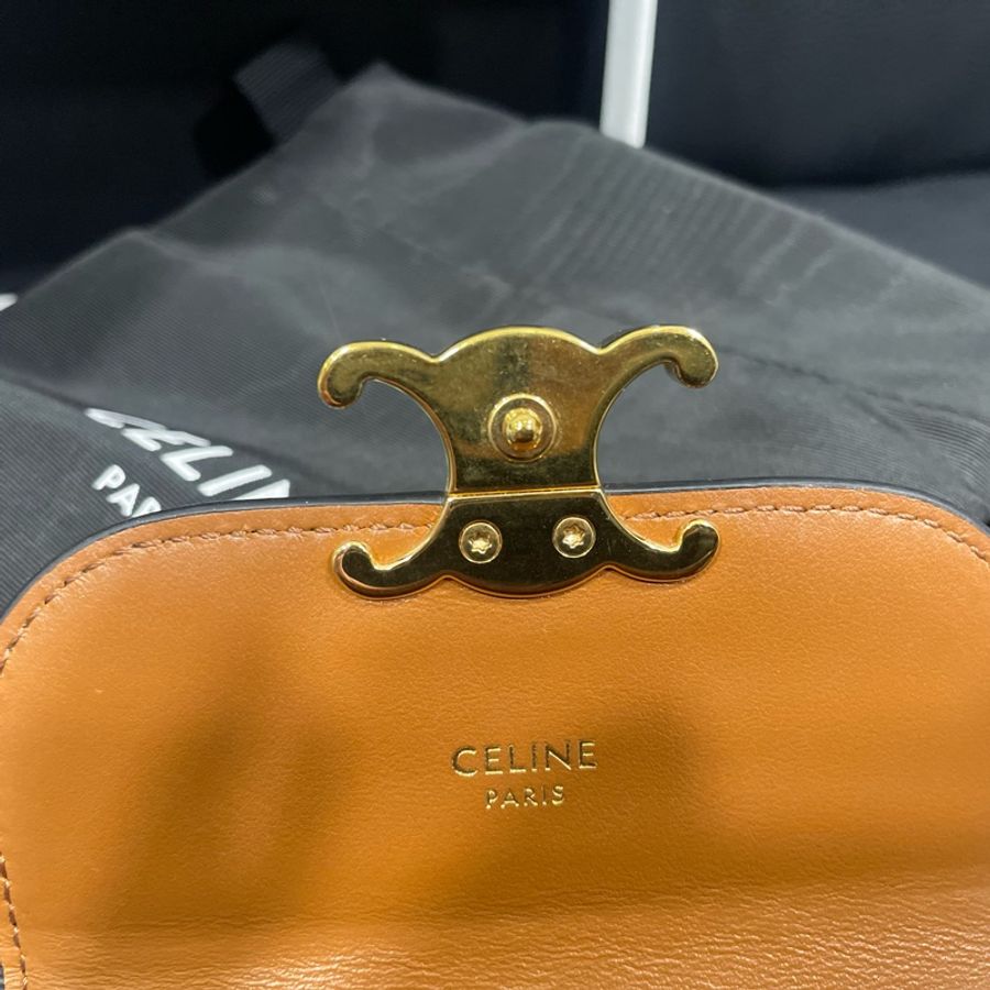 CELINE / TRIOMPHE標誌印花小號翻蓋錢包 /黃褐色-30