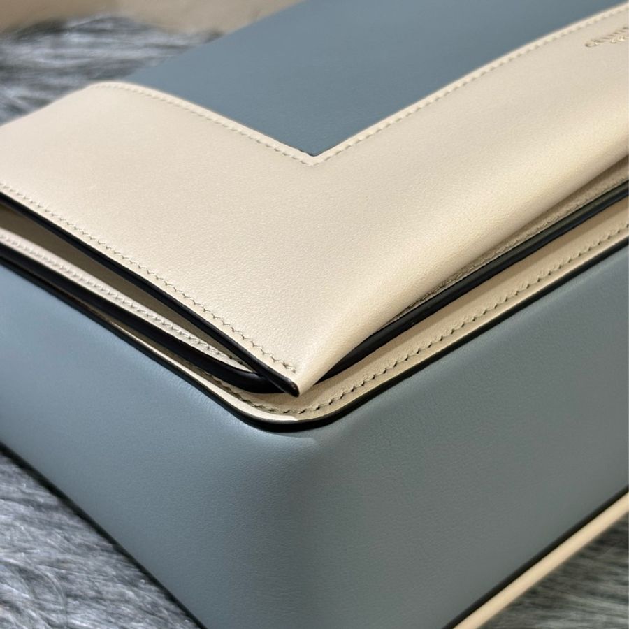 CELINE FRAME 霧霾藍 粉筆灰 牛皮 拼接 撞色 肩背包 斜背包 郵差包 胸口包-10