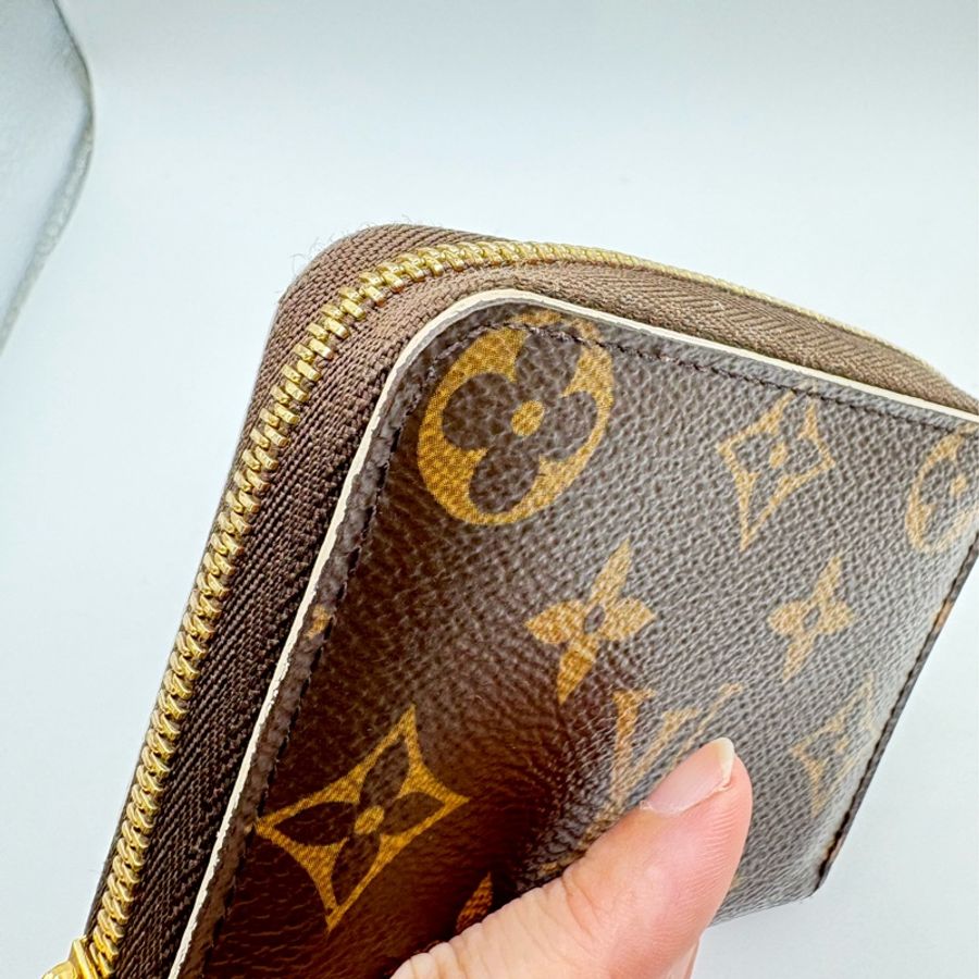 LV 小花拉鍊 零錢包-10
