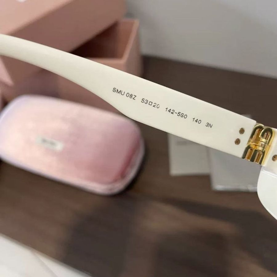 miu miu 白框字母太陽眼鏡 很新 配件齊全-1