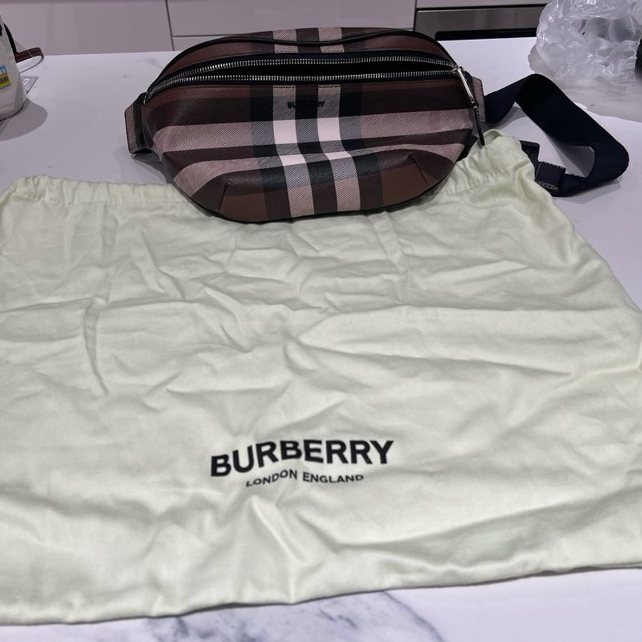Burberry Cason胸包/腰包(閒置品近全新)-19