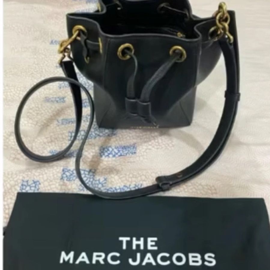 marc jacob’s 黑金荔枝牛皮水桶包-4