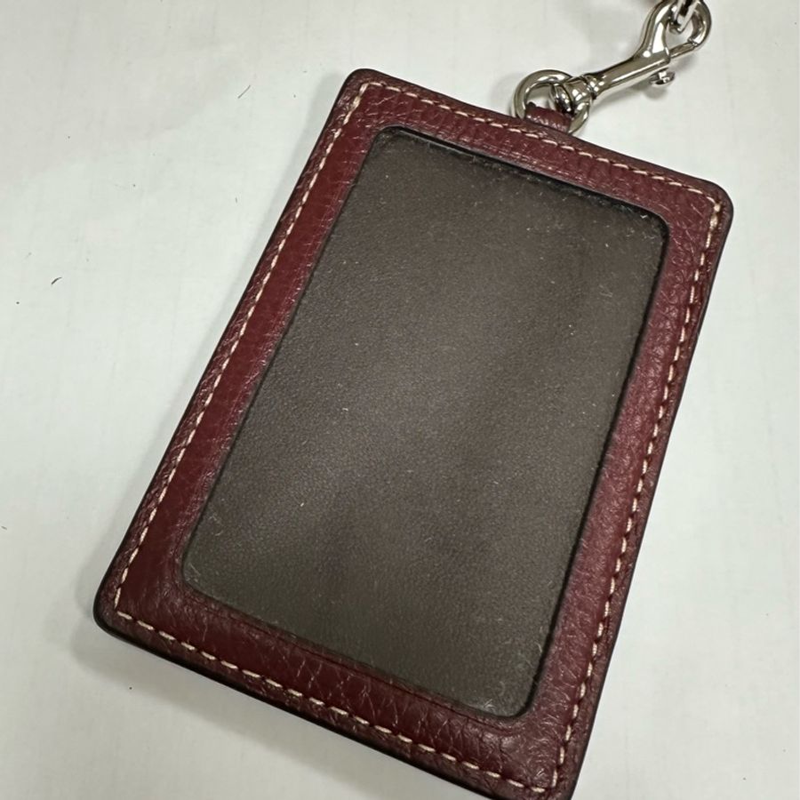 COACH酒紅荔枝紋全皮寬布頸掛式證件票卡夾-1