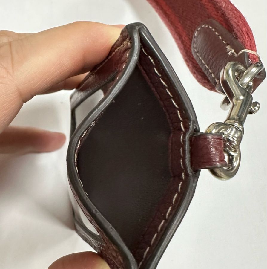 COACH酒紅荔枝紋全皮寬布頸掛式證件票卡夾-4