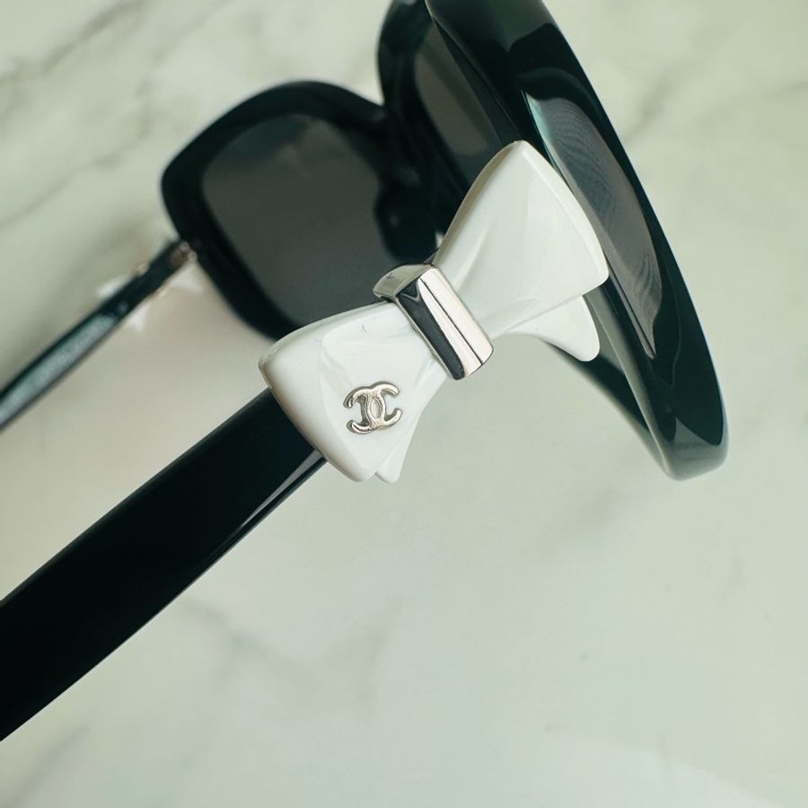 chanel 5171 超多明星雜誌推薦 經典白色蝴蝶結 黑色太陽眼鏡-7