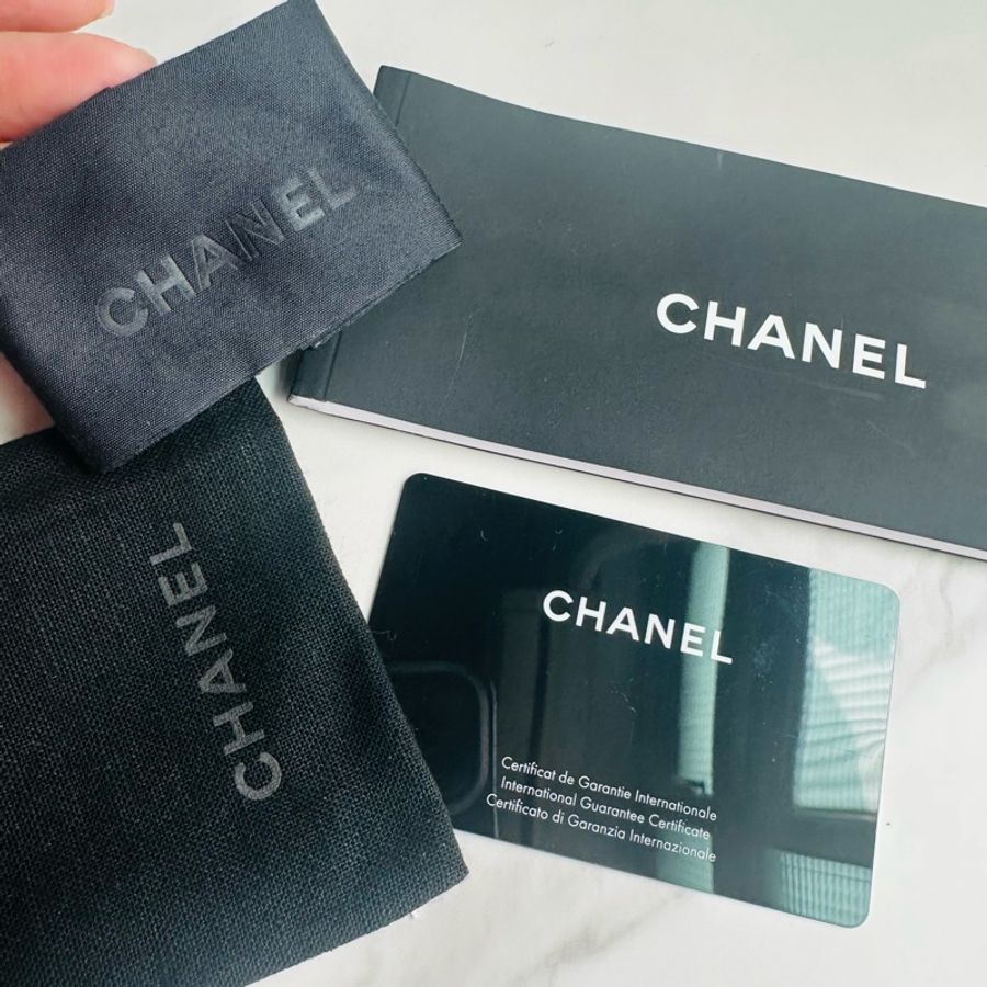 chanel 5171 超多明星雜誌推薦 經典白色蝴蝶結 黑色太陽眼鏡-11