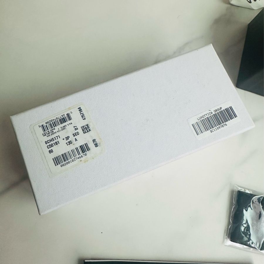 chanel 5171 超多明星雜誌推薦 經典白色蝴蝶結 黑色太陽眼鏡-13