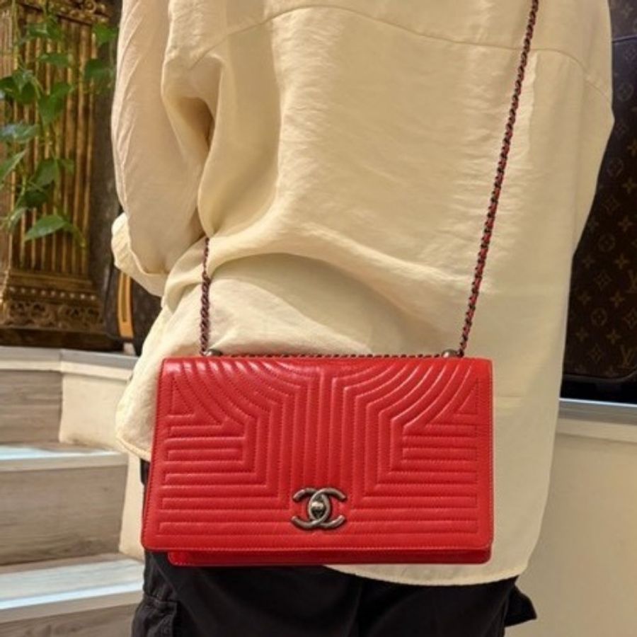 Chanel 霧銀鍊紅色皮革線型格 口蓋包-2