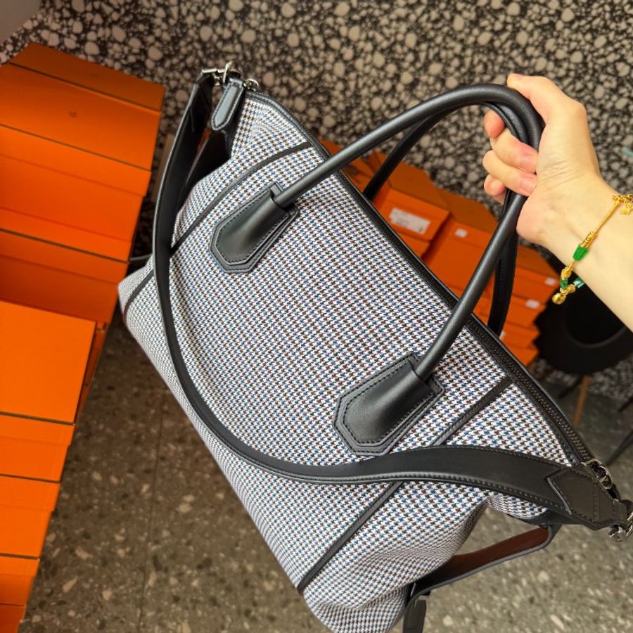✨GIVENCHY 千鳥格旅行包 98新 配件塵袋-3