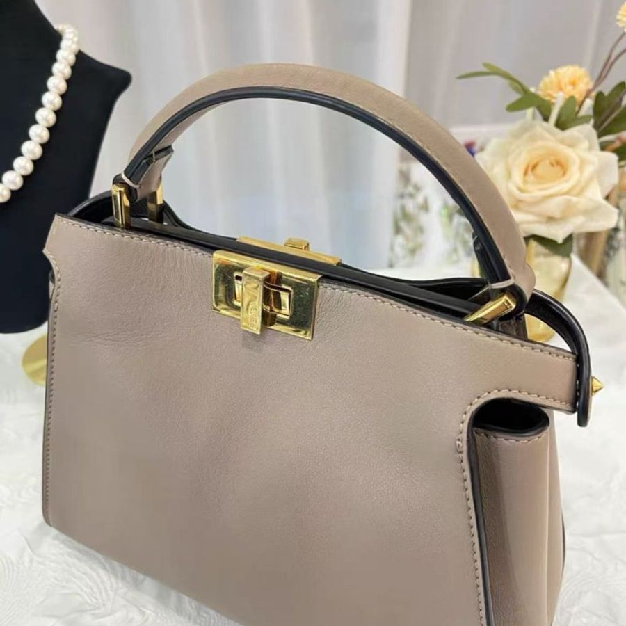 ✨FENDI Peekaboo Essentially 金扣手提肩背包27*20*11 98新配件塵袋-4