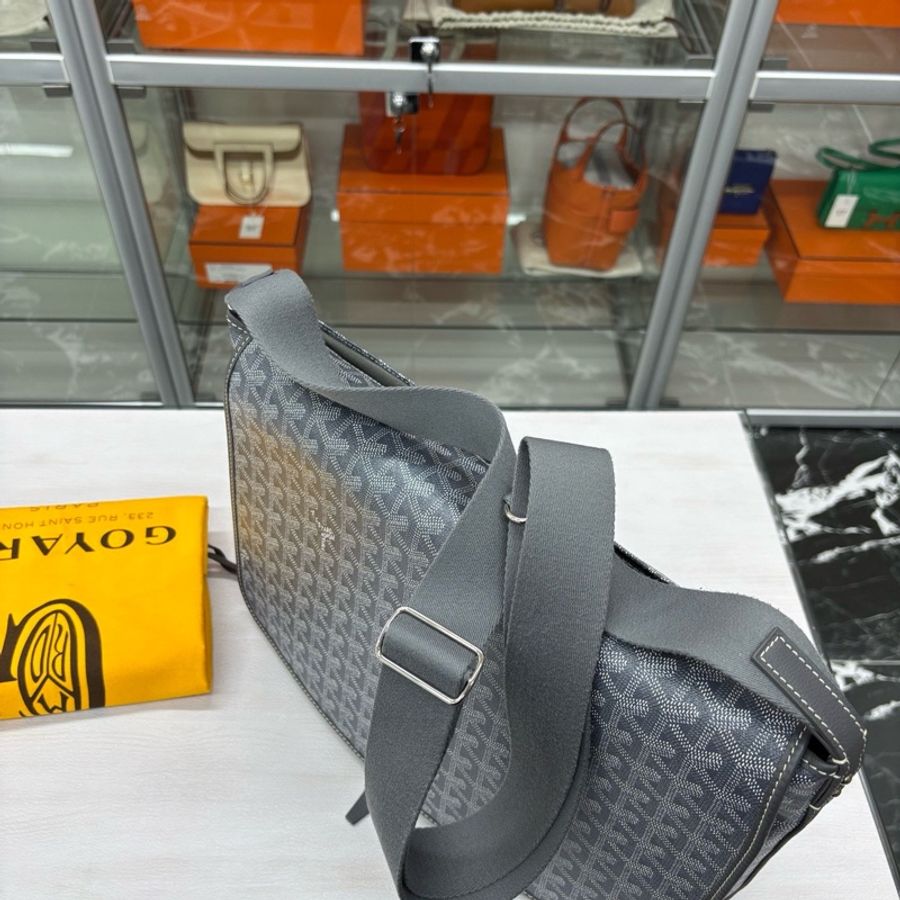 【近新閒置品】Goyard Capetien灰色翻蓋郵差包單肩側背斜挎包-6