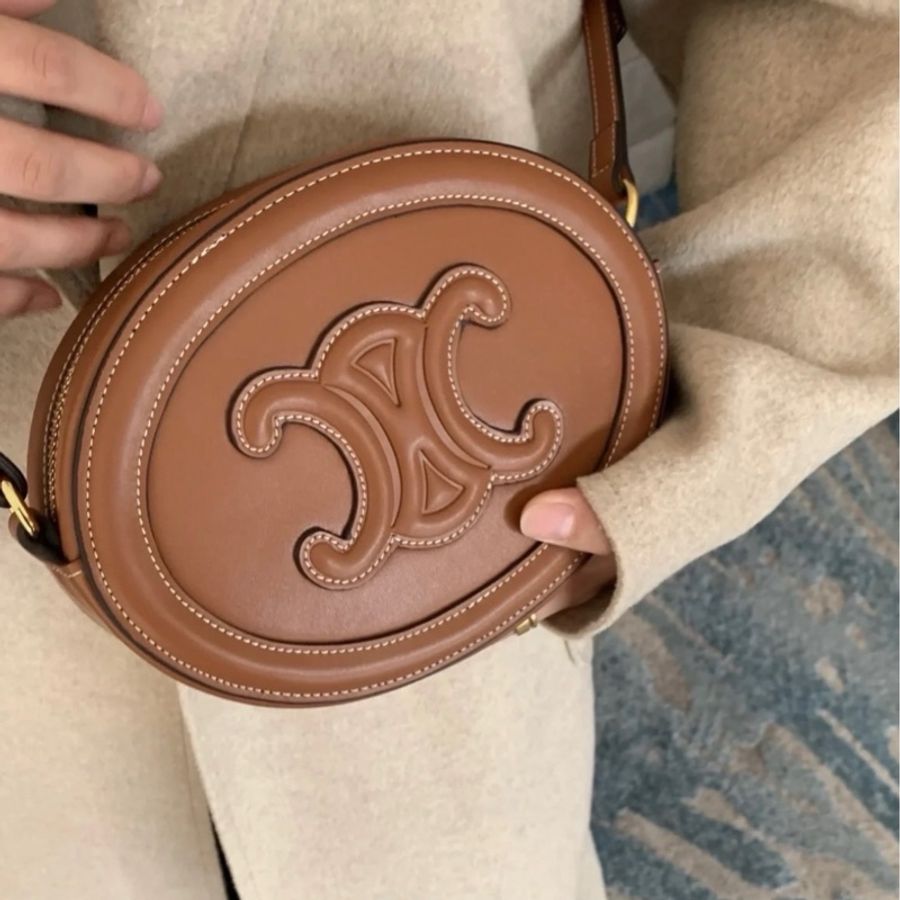 CELINE賽琳 Cuir Triomphe 凱旋門標誌浮雕 光滑牛皮革 圓餅包月餅包單肩斜挎包 中號-2