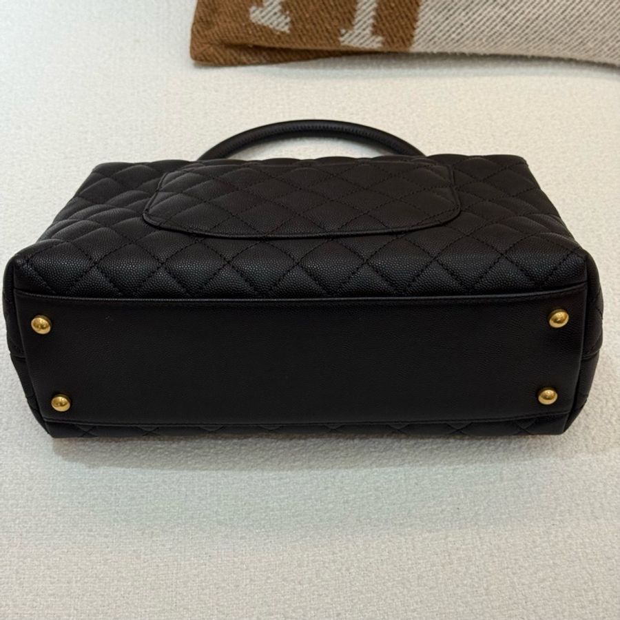 好看兩用CHANEL COCO HANDLE 28cm 黑色荔枝牛金釦手提肩背包-8