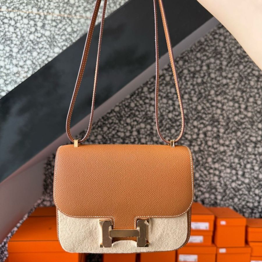 Hermes Constance 19-7