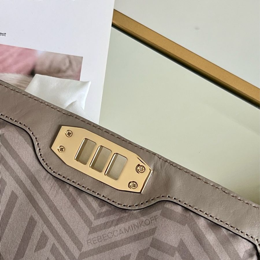 Rebecca Minkoff Love Crossbody 手提鍊條包 蘑菇色/奶茶色(全新閒置商品)-3
