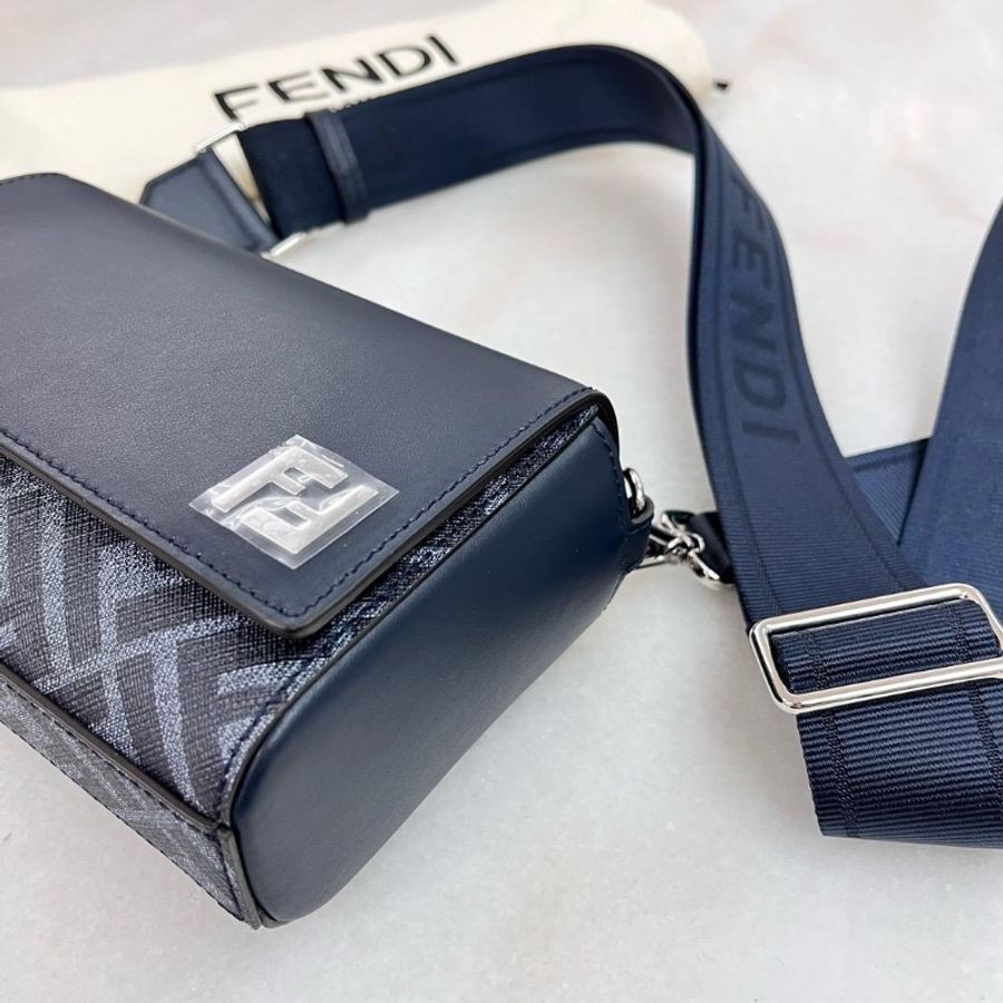 Fendi compact bag-2