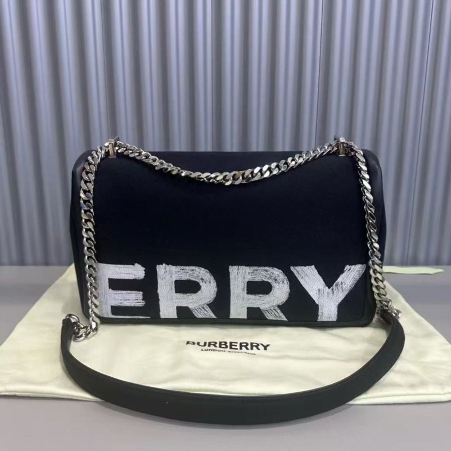Burberry 黑色塗鴉鍊條斜背包 29x18x7cm 99新 配件塵袋-2