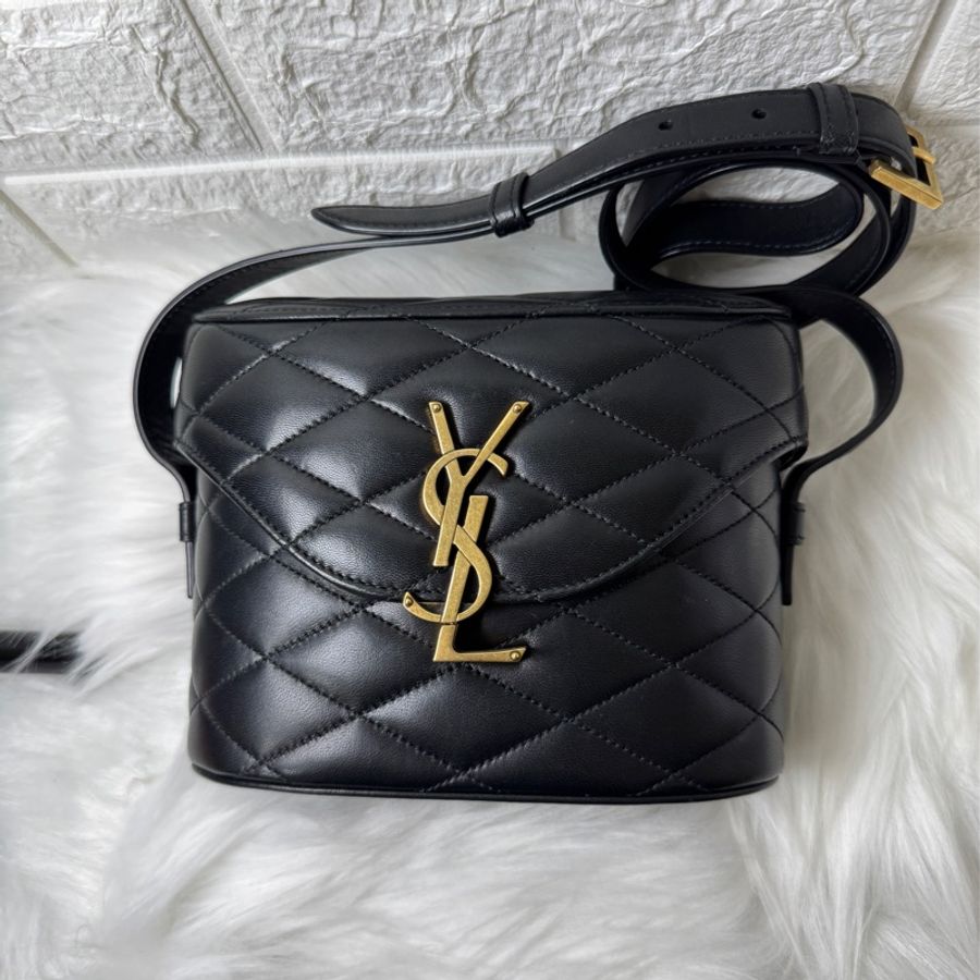YSL JUNE 朴彩英同款盒子包-29