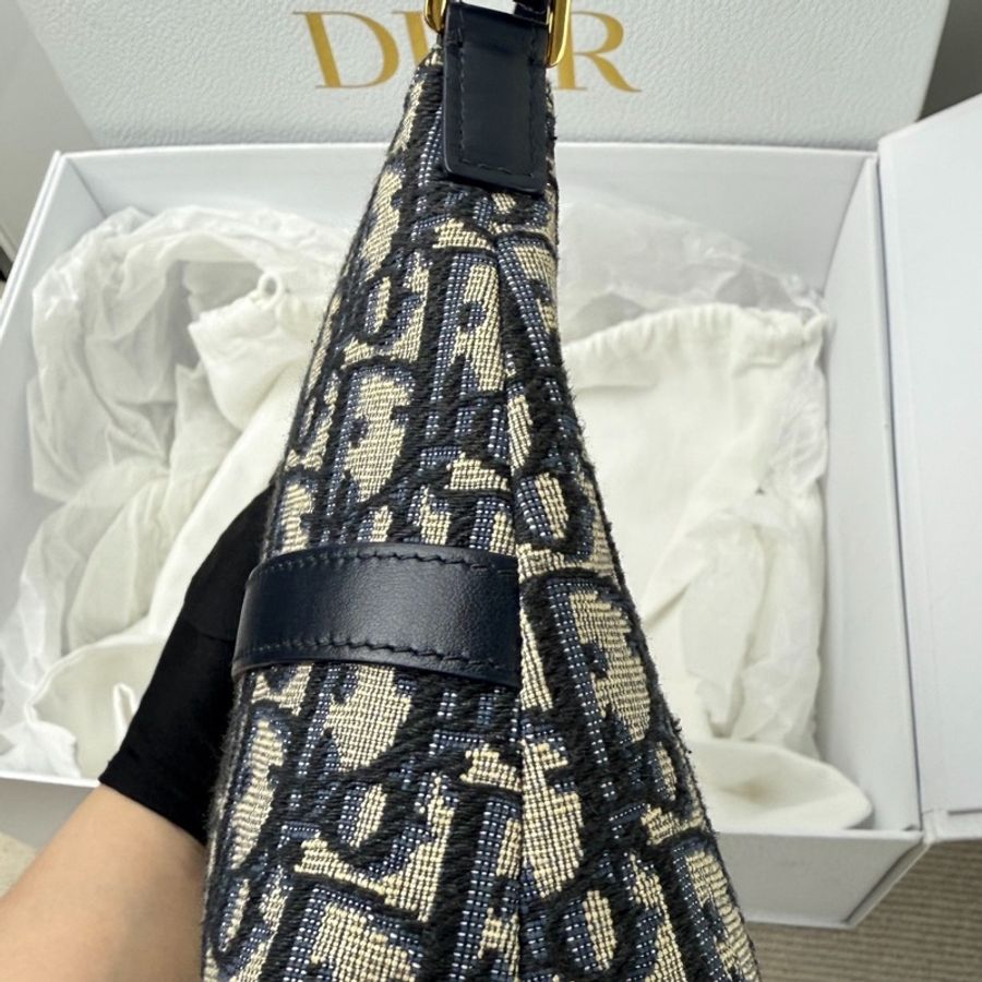 全新代購！Dior 迪奧 蒙田30 Montaigne Cigale 迷你手袋 hobo 水餃包 藍色 Oblique 緹花-4