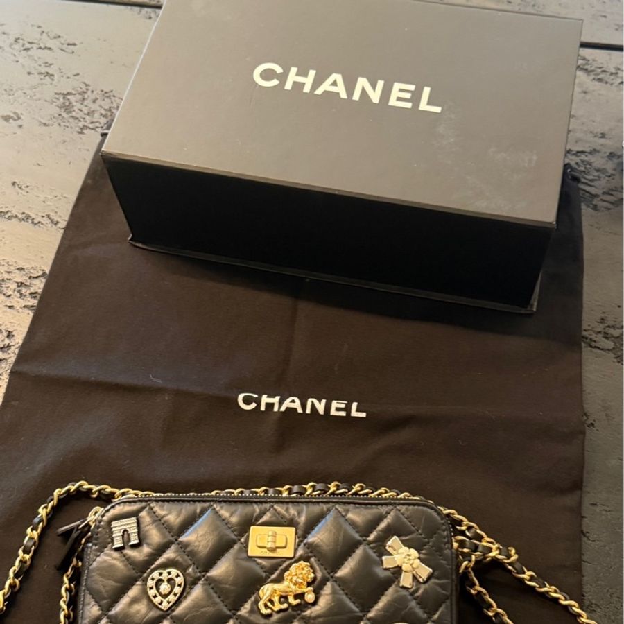 Chanel限定版徽章woc-8