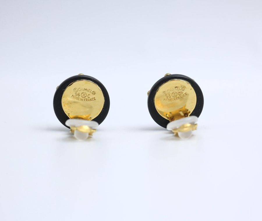 Chanel Vintage 96C樹脂黑色金色點點耳環-4