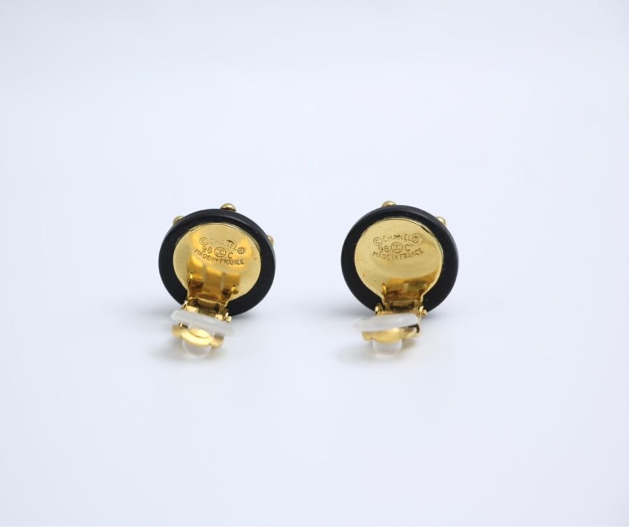Chanel Vintage 96C樹脂黑色金色點點耳環-10