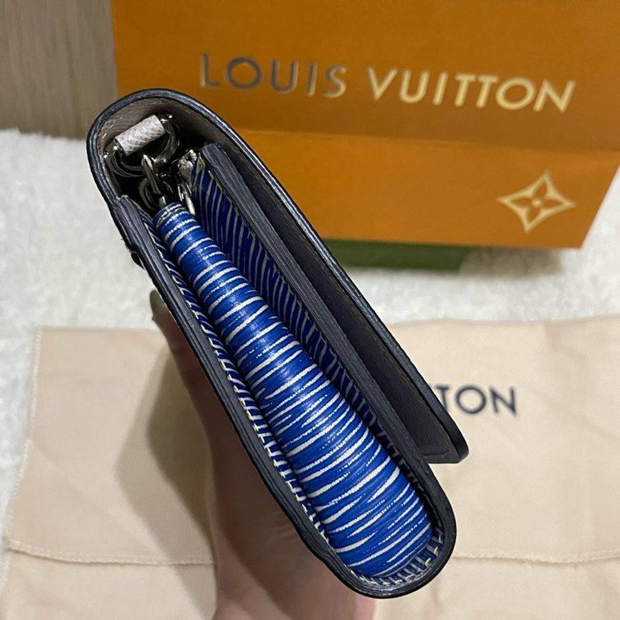 Louis Vuitton Twist WOC Epi 藍色銀鍊包-2