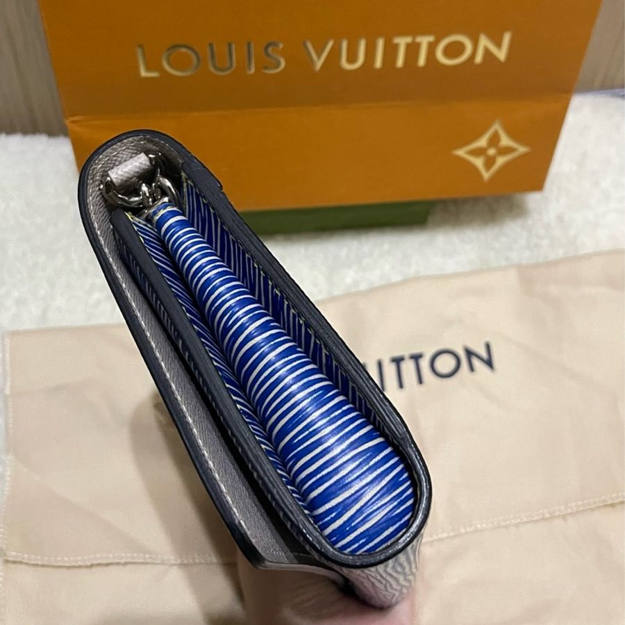 Louis Vuitton Twist WOC Epi 藍色銀鍊包-3