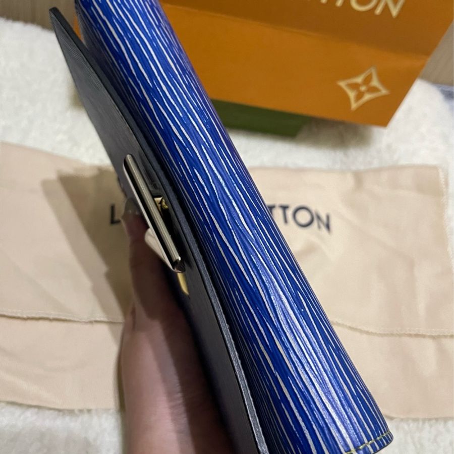 Louis Vuitton Twist WOC Epi 藍色銀鍊包-4