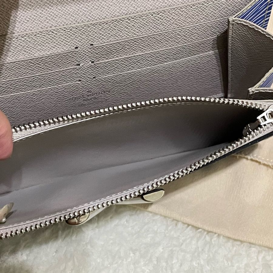 Louis Vuitton Twist WOC Epi 藍色銀鍊包-6