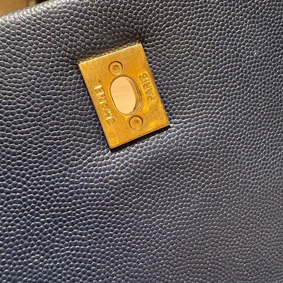 Chanel Coco Handle 深藍金扣 中尺寸-13