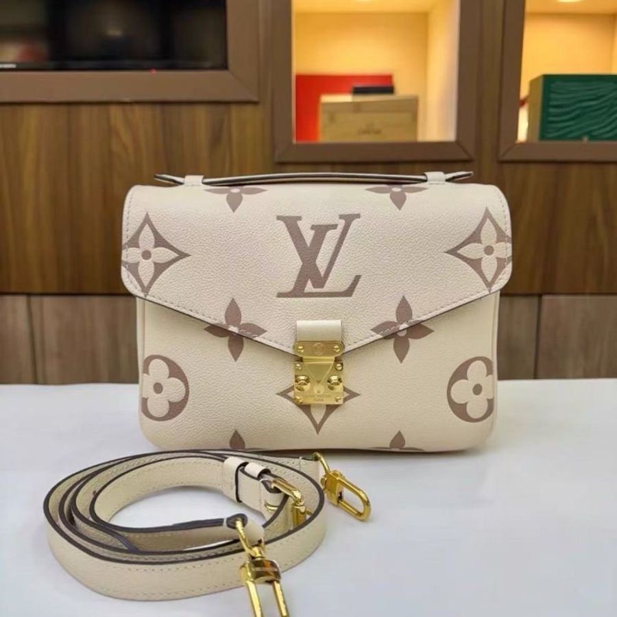 LV Pochette Metis新款限定奶昔白郵差包 全皮芯片款 25*19cm 99新配件塵袋-1