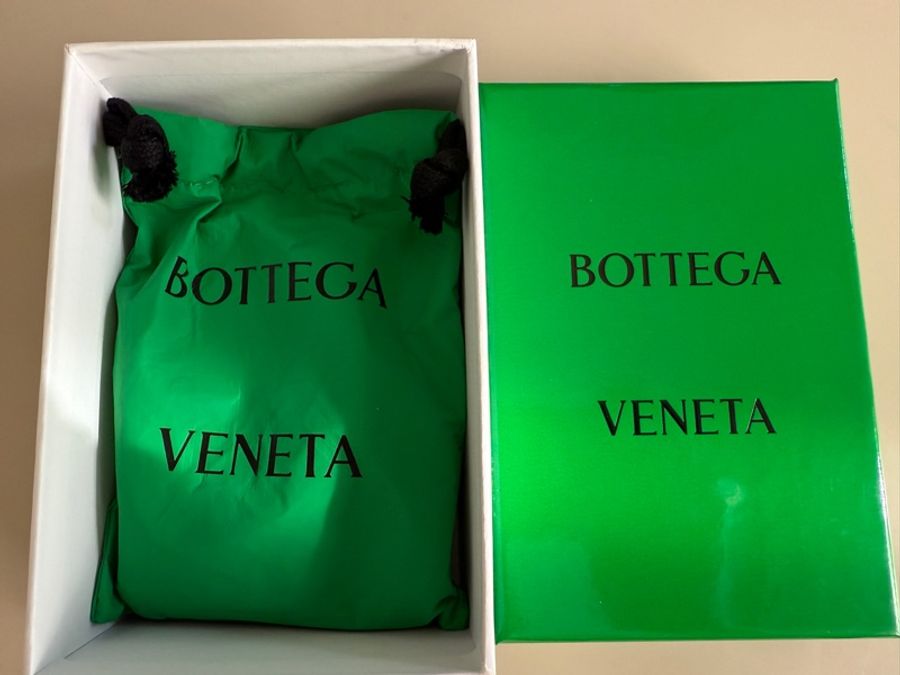 Bottega Veneta 橡膠編織短夾（黑）-3